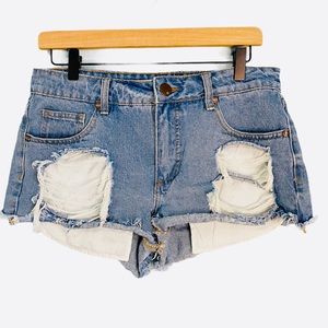 THE FRAYED Mid rise cut off denim jean shorts Sz 6